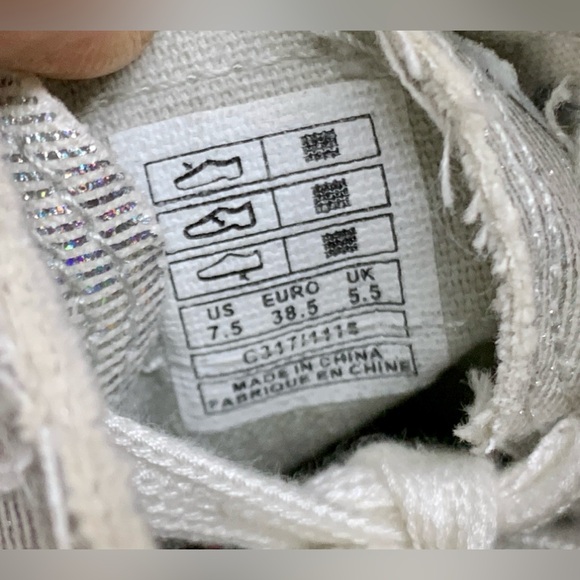 Women's 7.5 Rocket Dog Sparkly Metallic Silver Rubber Toe Lace Up Sneakers - Picture 16 of 16